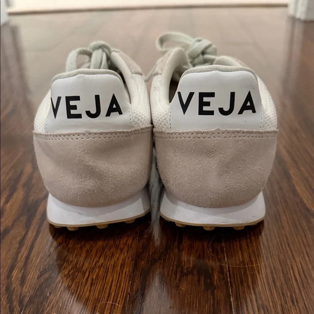 Like-New Women’s Veja Rio Branco Sneakers - White Pierre Natural. Size EU 39 - Picture 9 of 13
